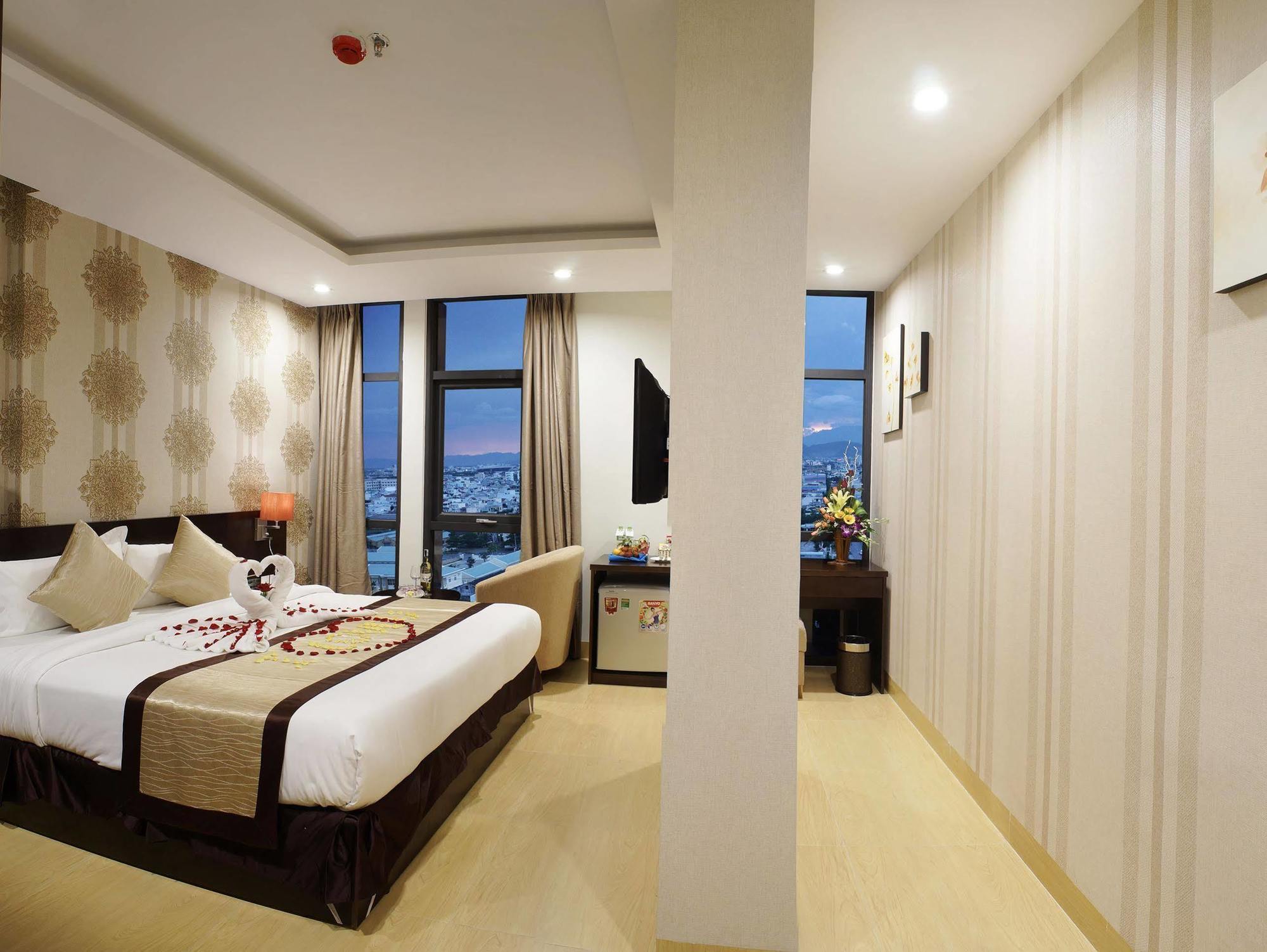 Bac Cuong Hotel Дананг Экстерьер фото