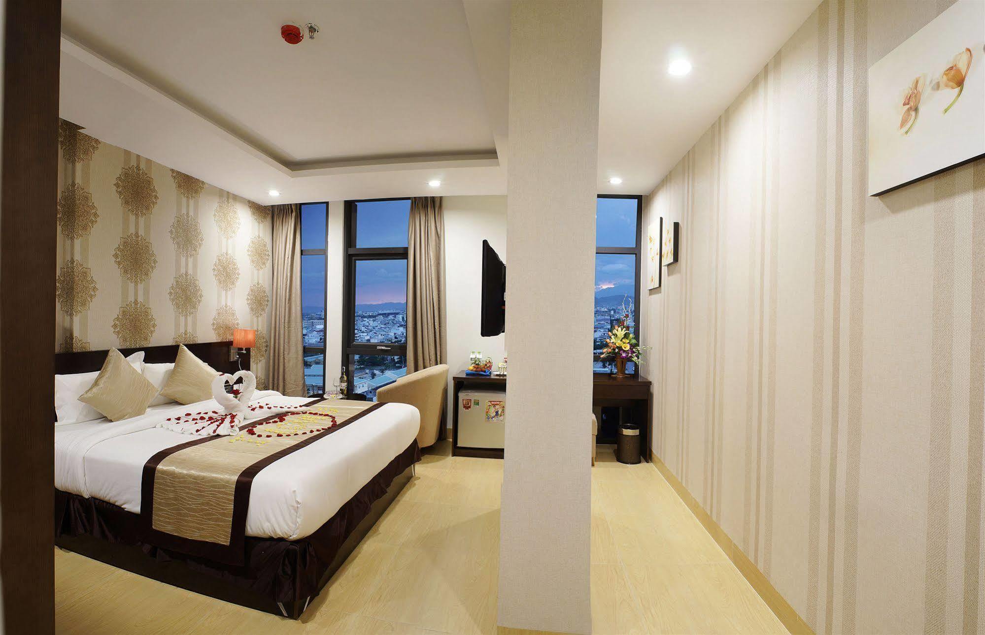 Bac Cuong Hotel Дананг Экстерьер фото